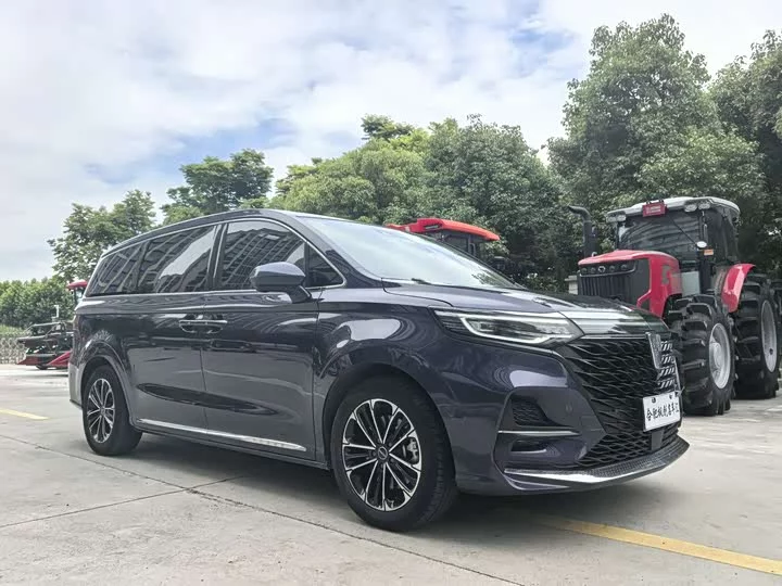 Roewe iMAX8