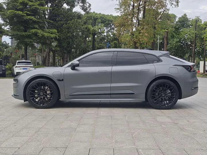 ZEEKR 001