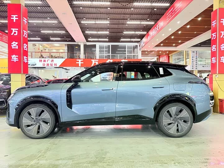Lynk & Co 08 EM-P