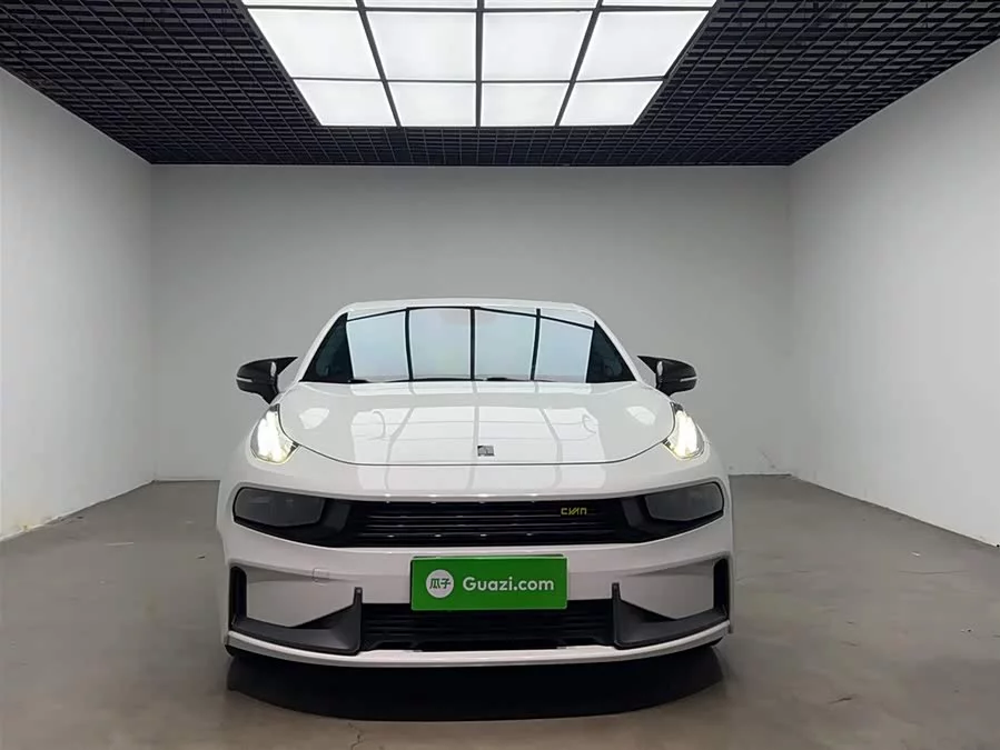Lynk & Co 03