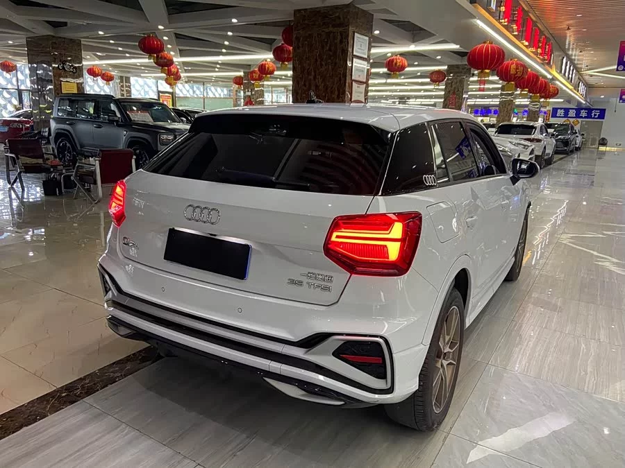 Audi Q2L
