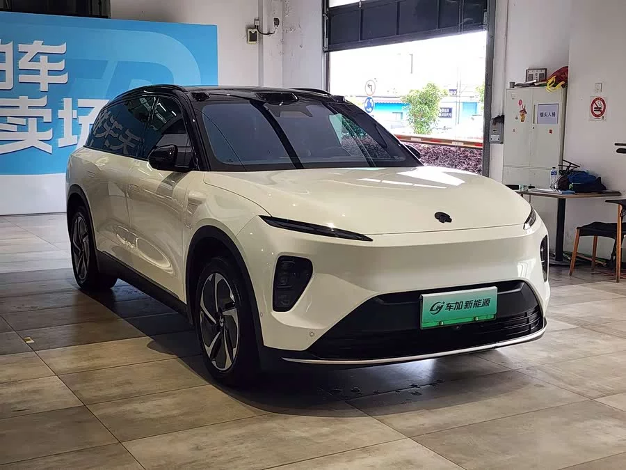NIO ES8
