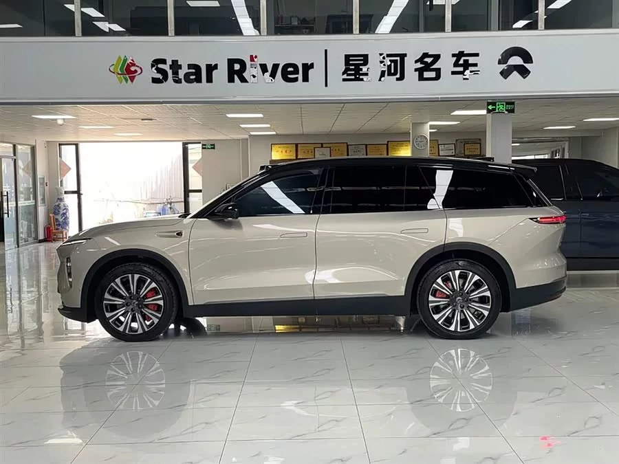 NIO ES8