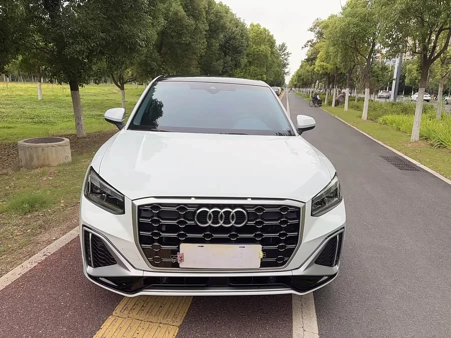 Audi Q2L