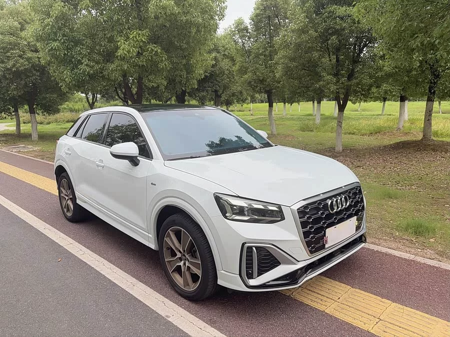 Audi Q2L