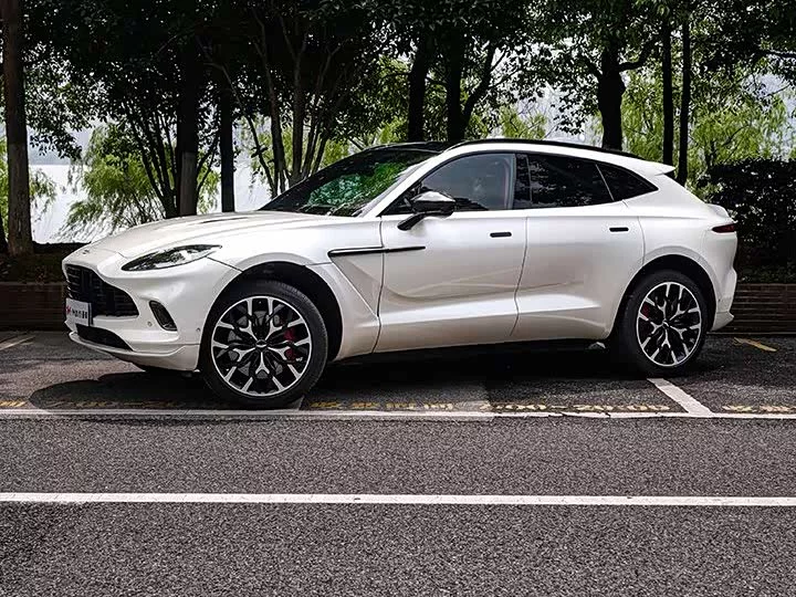 Aston Martin DBX