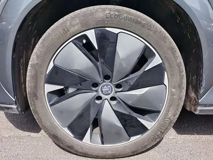 BYD Tang L