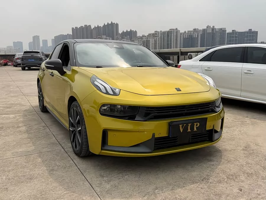 Lynk & Co 03