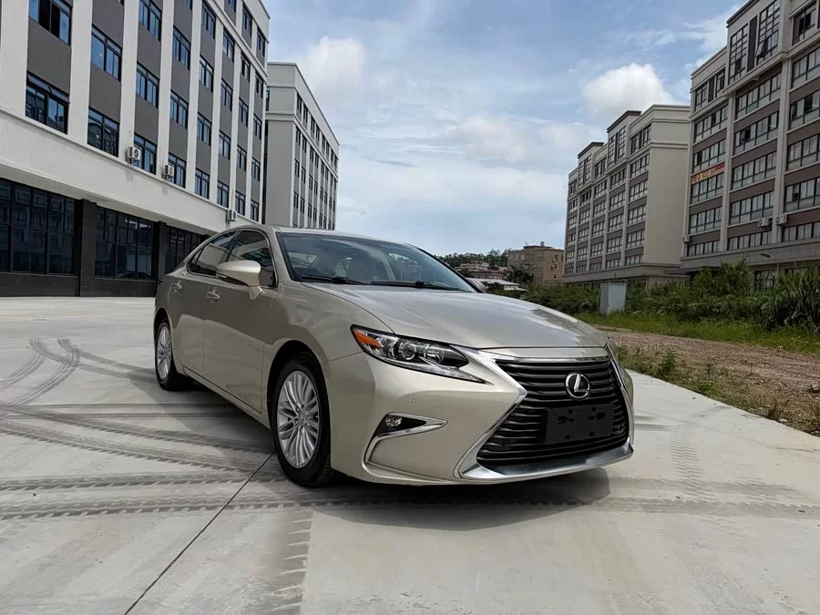 Lexus ES