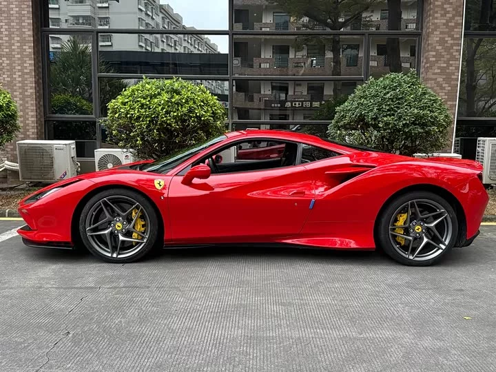 ferrari F8