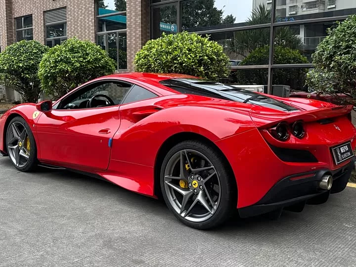 ferrari F8
