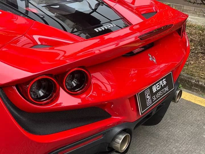 ferrari F8