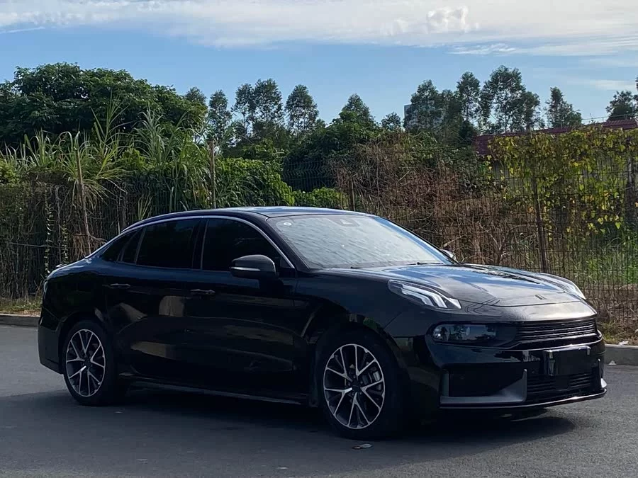 Lynk & Co 03