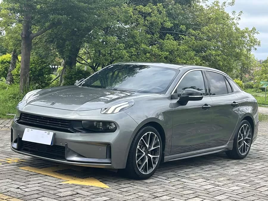 Lynk & Co 03
