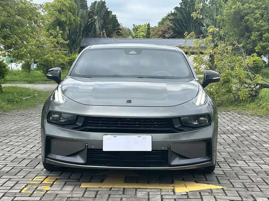 Lynk & Co 03