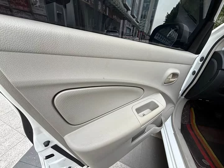 Dongfeng Junfeng ER30
