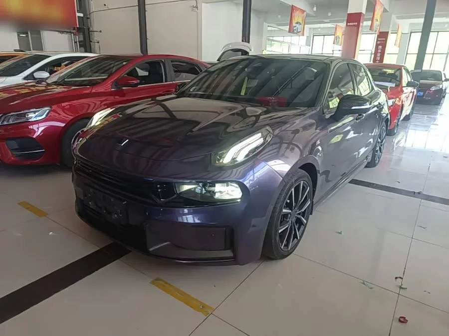 Lynk & Co 03