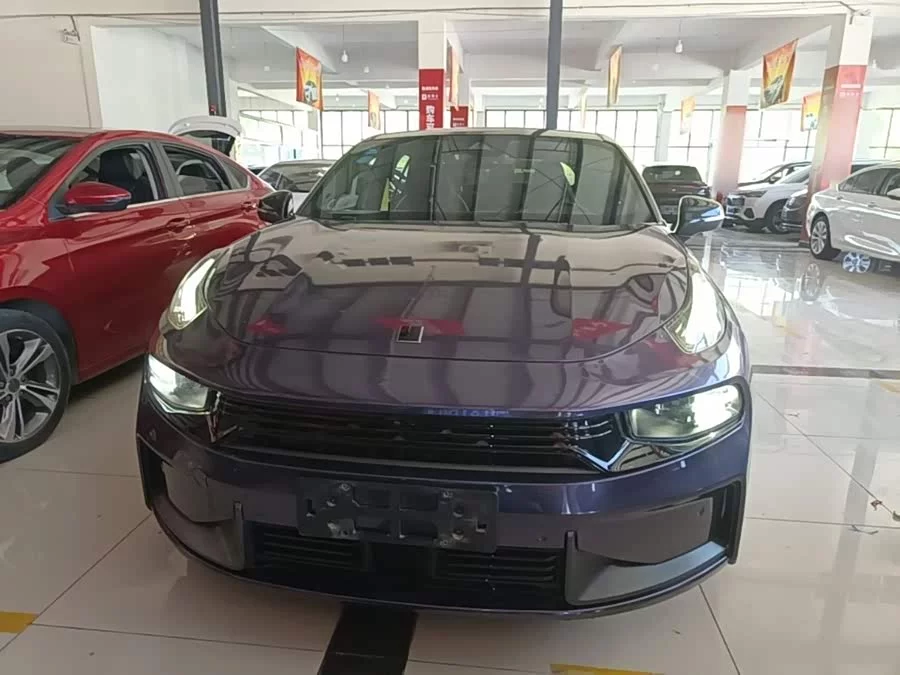 Lynk & Co 03