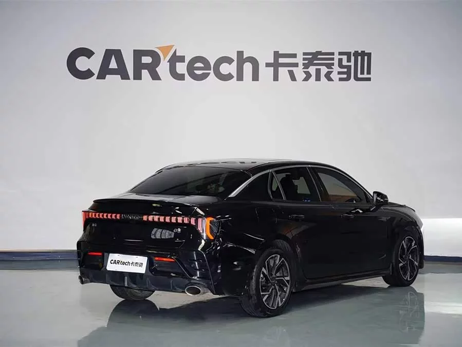 Lynk & Co 03