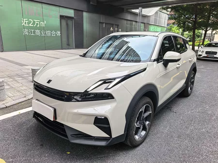Lynk & Co 06
