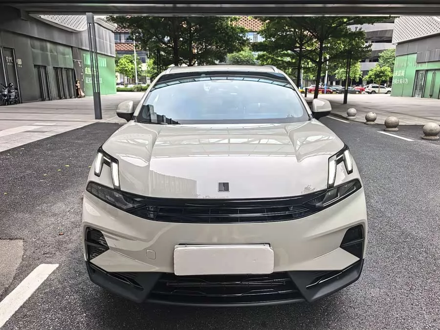 Lynk & Co 06