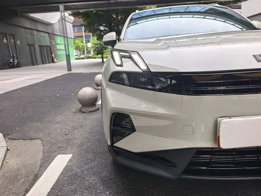 Lynk & Co 06