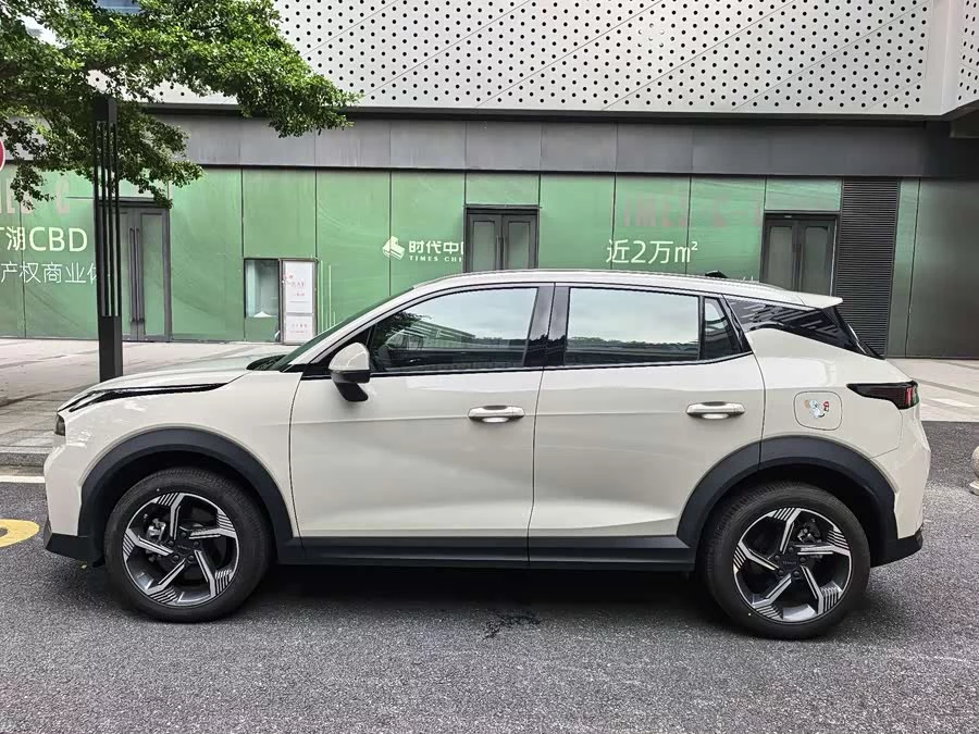 Lynk & Co 06