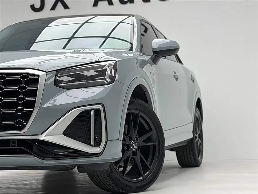 Audi Q2L
