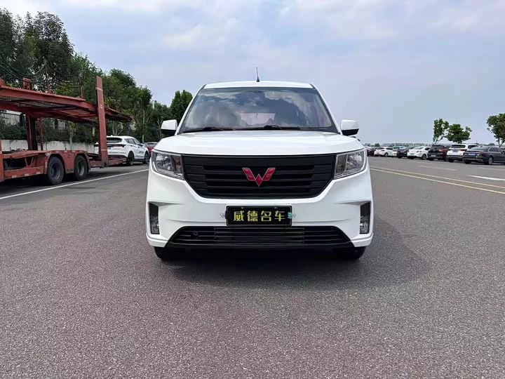 Wuling Hongguang PLUS