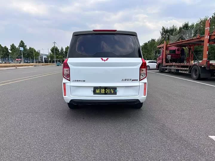 Wuling Hongguang PLUS