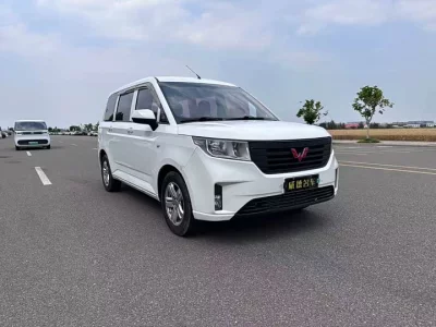 Wuling Hongguang PLUS