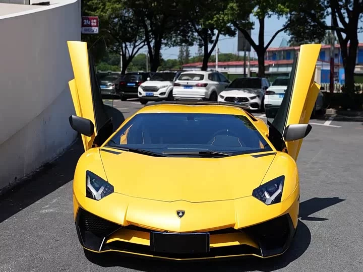Lamborghini Aventador