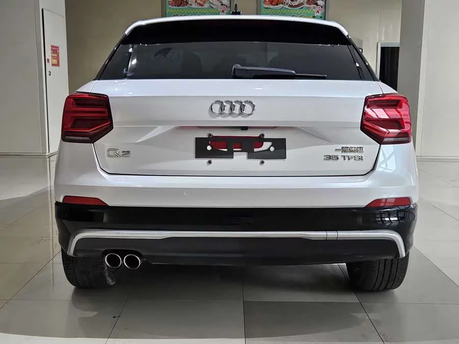 Audi Q2L