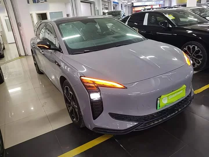 Hongqi EH7