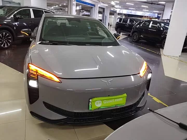Hongqi EH7