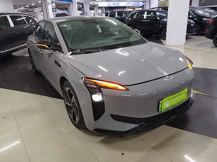 Hongqi EH7