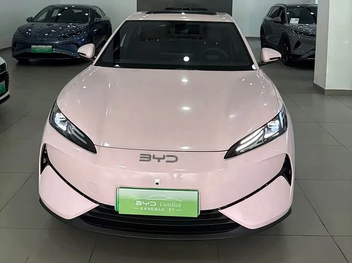 BYD e7