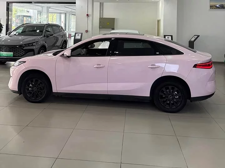 BYD e7