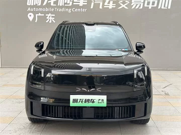 Lynk & Co 900