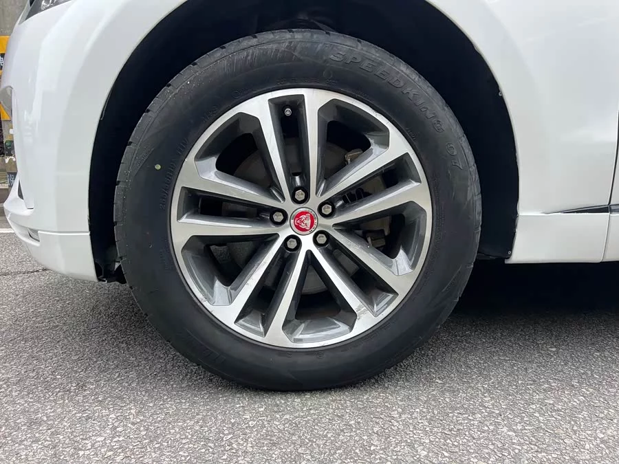 Jaguar F-PACE