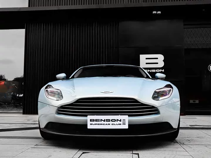 Aston Martin DB11