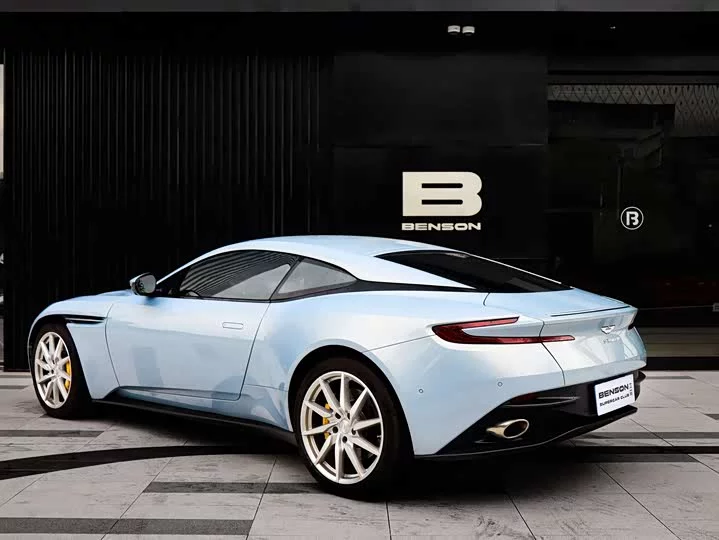 Aston Martin DB11