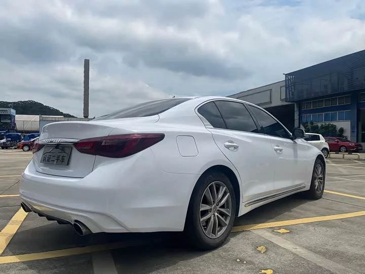 Infiniti Q50L