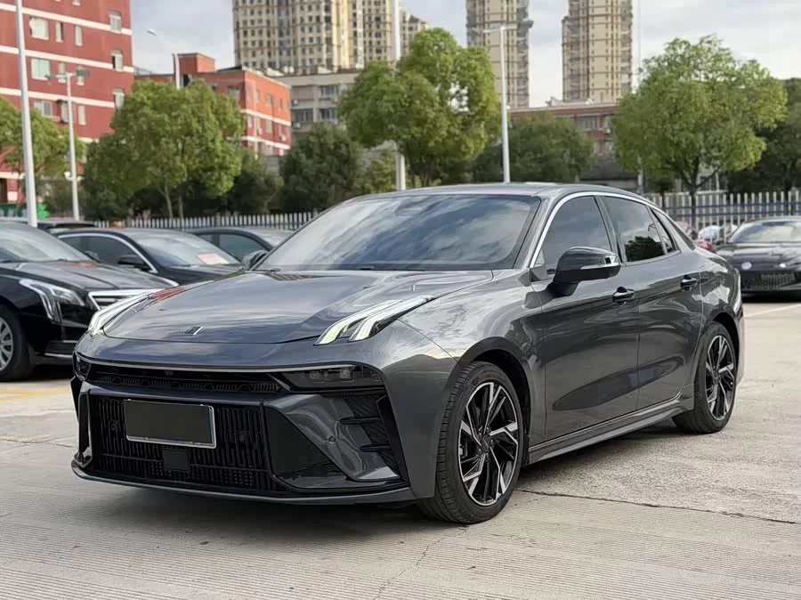 Lynk & Co 03