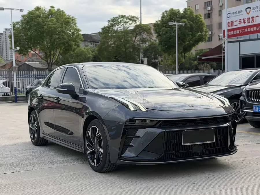 Lynk & Co 03