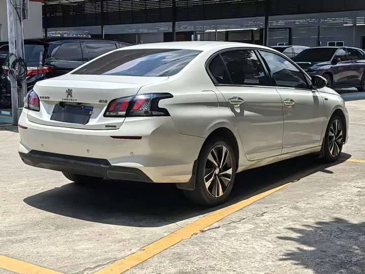 Peugeot 408