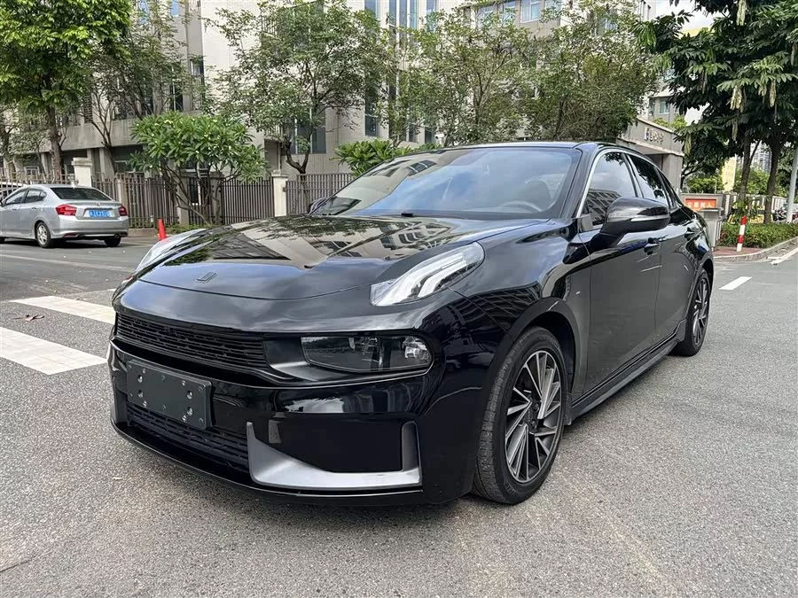 Lynk & Co 03