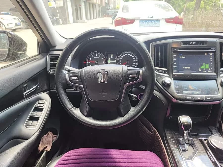 Toyota crown