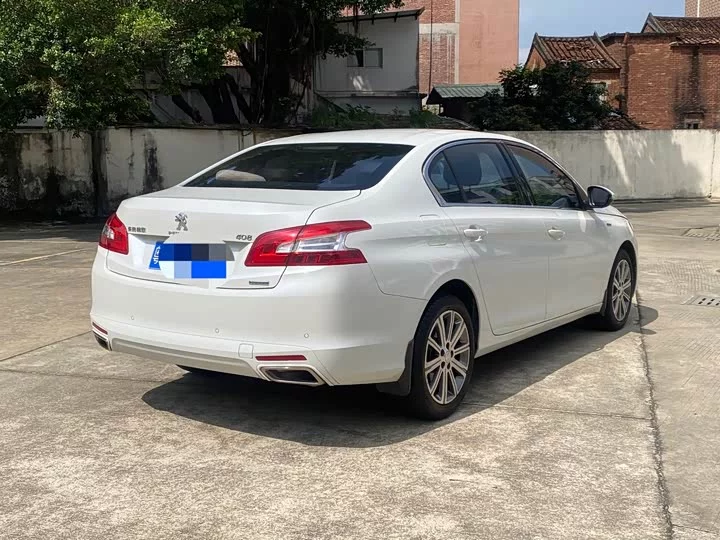 Peugeot 408
