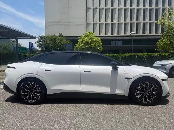 ZEEKR 007